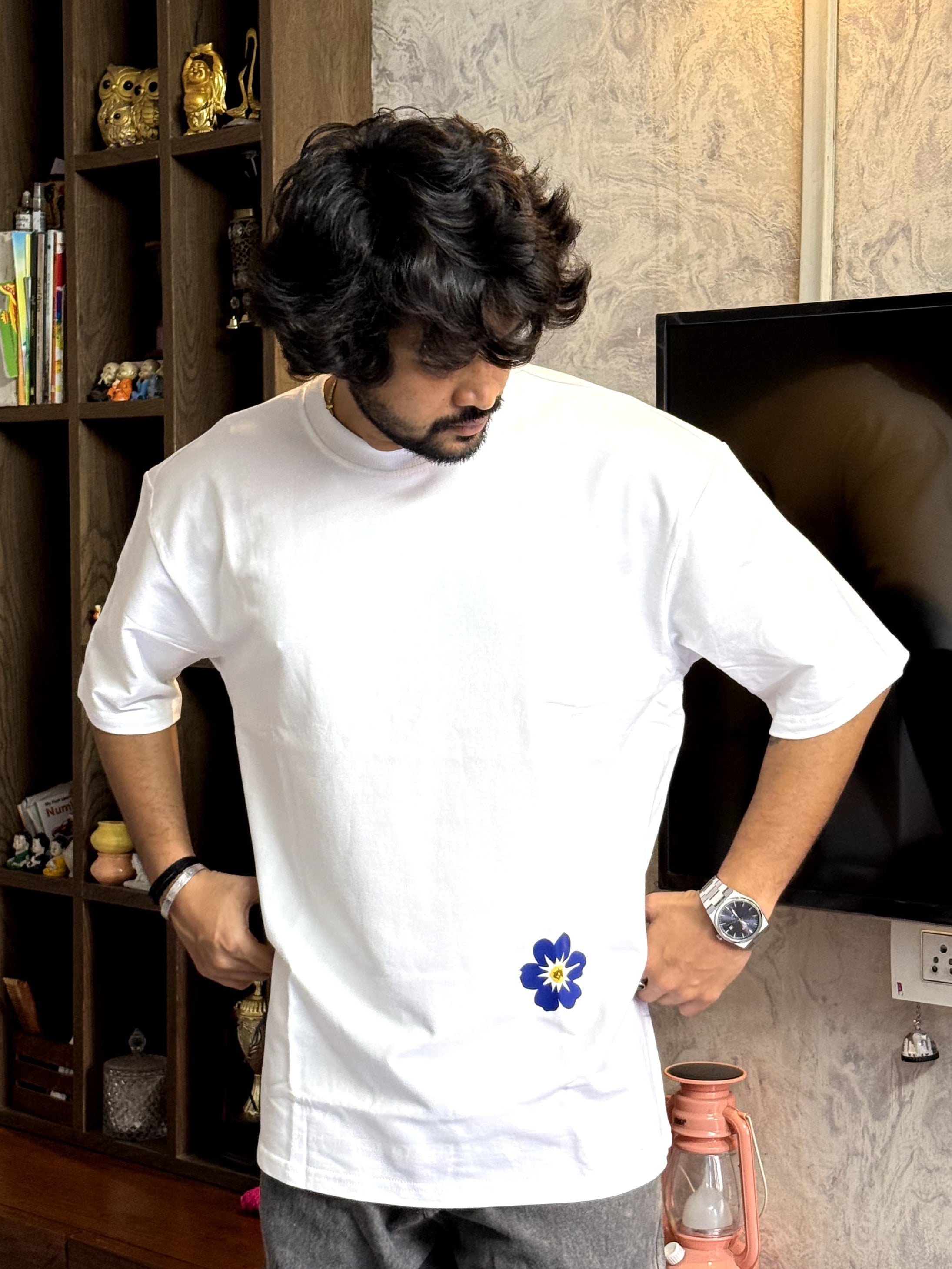 Snow White Oversize Graphic T-shirt | Artistic Blue Abstract Print